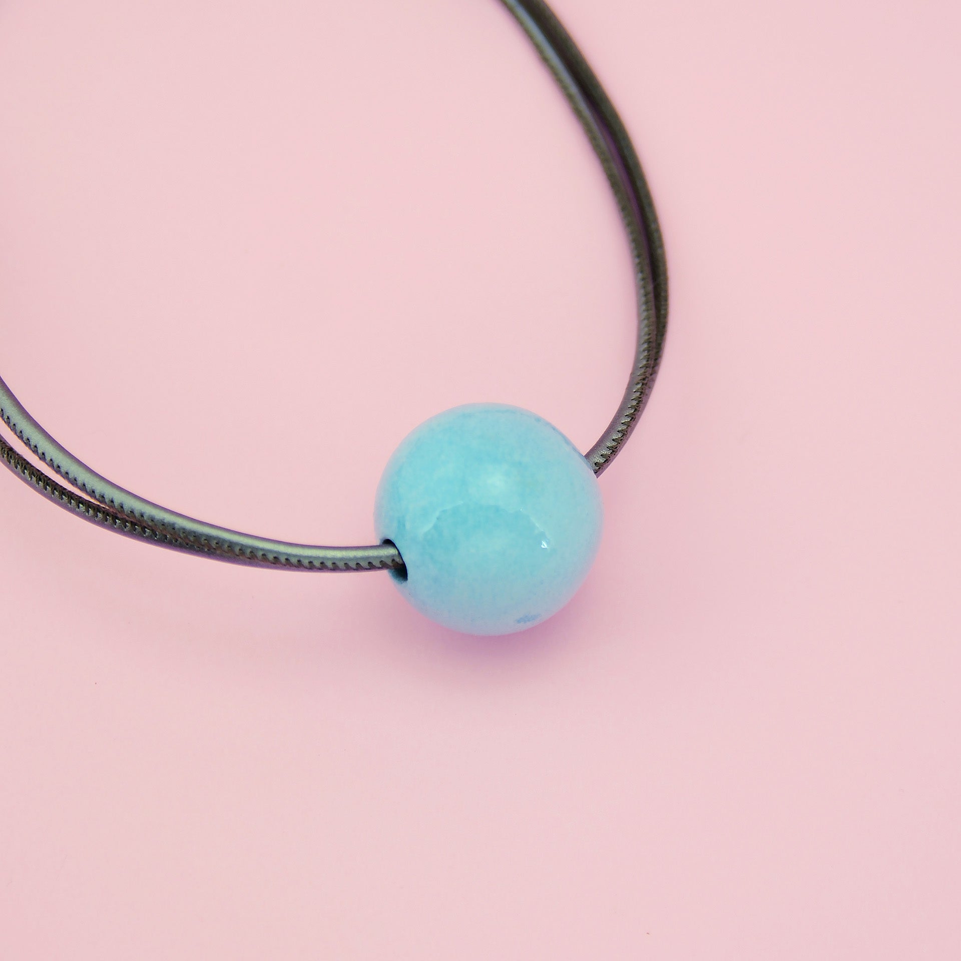 collana perla azzurra in ceramica macula