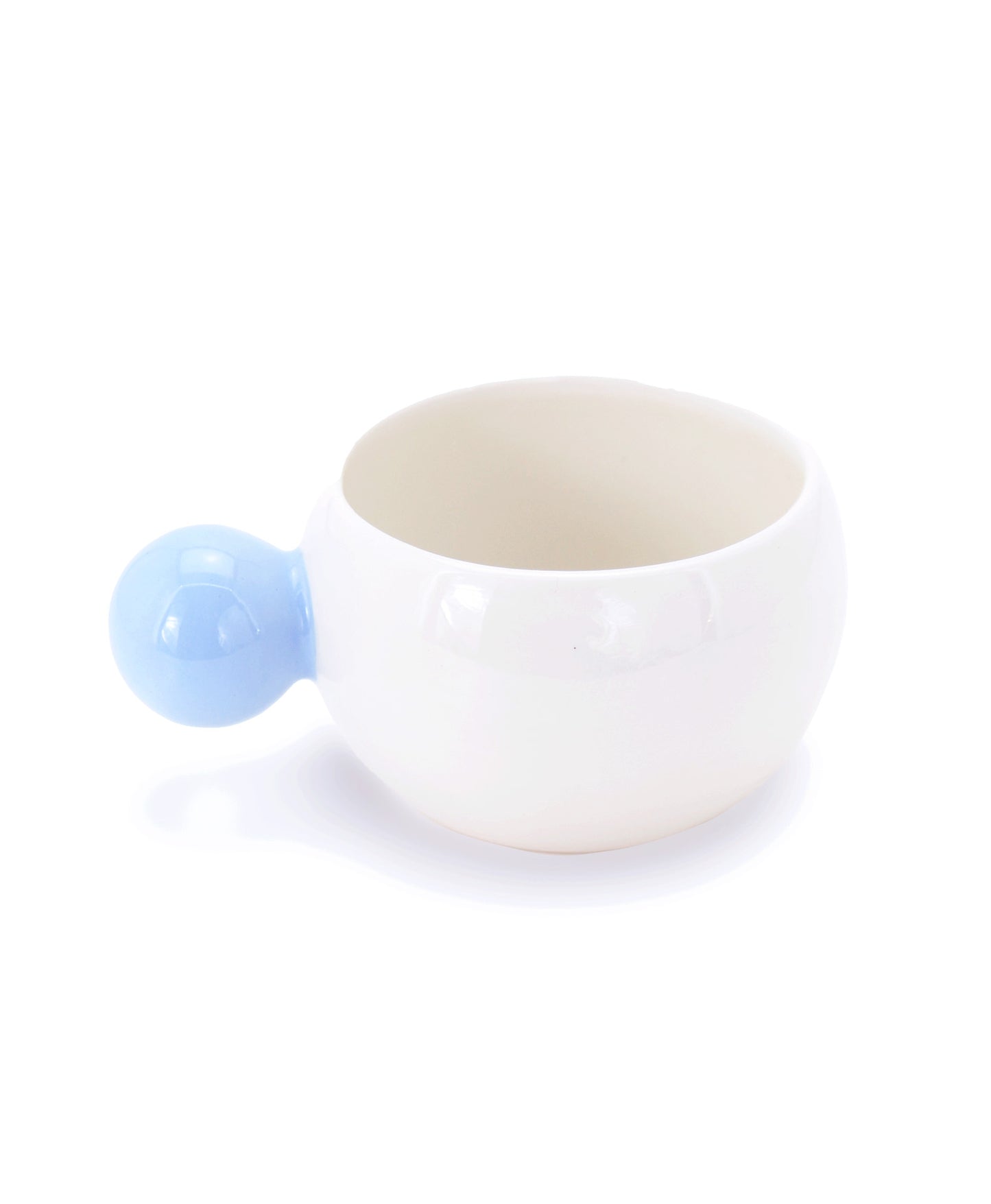 tazza bianca con manico a palla azzurra ceramica macula