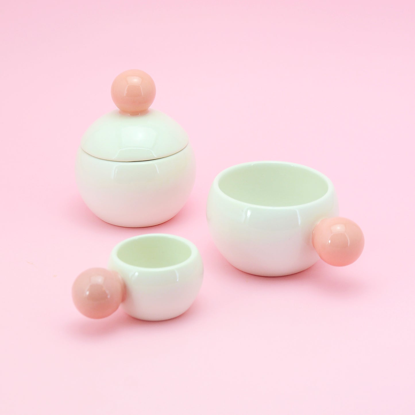 tazze bianche con manici rosa ceramica macula
