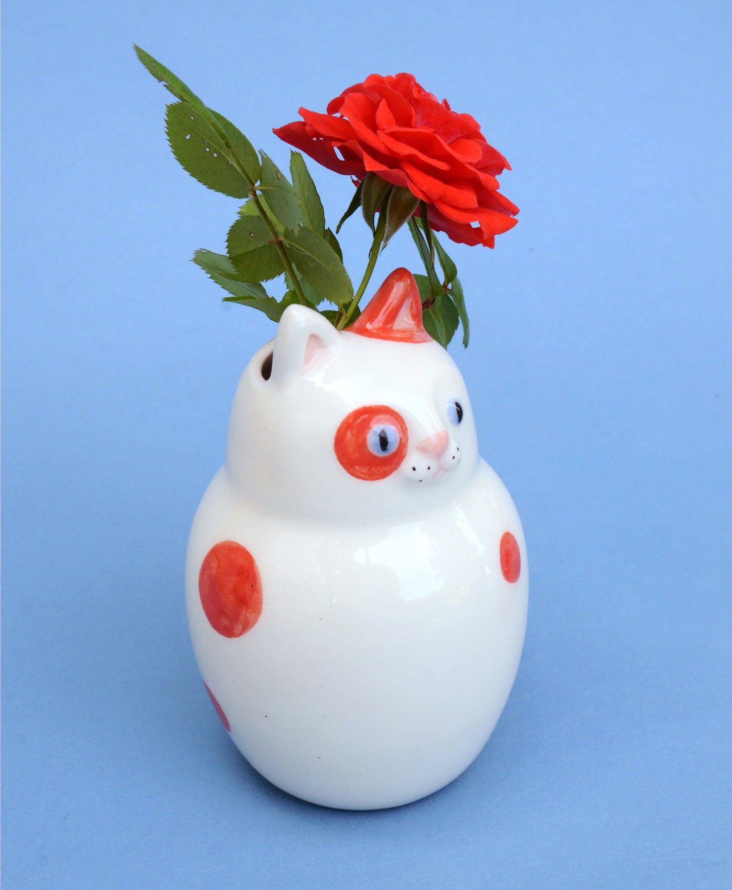 gattino bianco con pois rosa vaso in ceramica macula