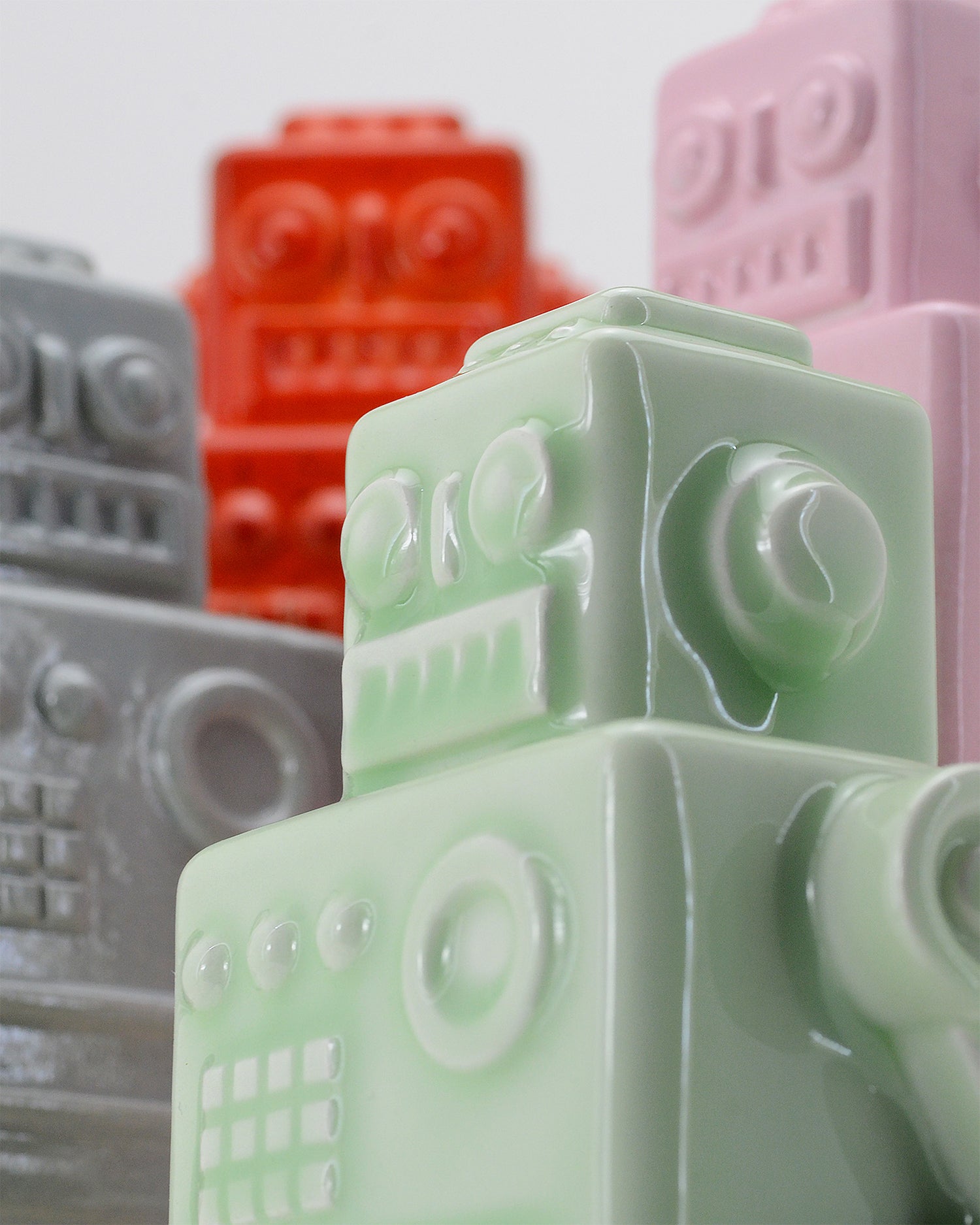 robot verde scultura ceramica macula