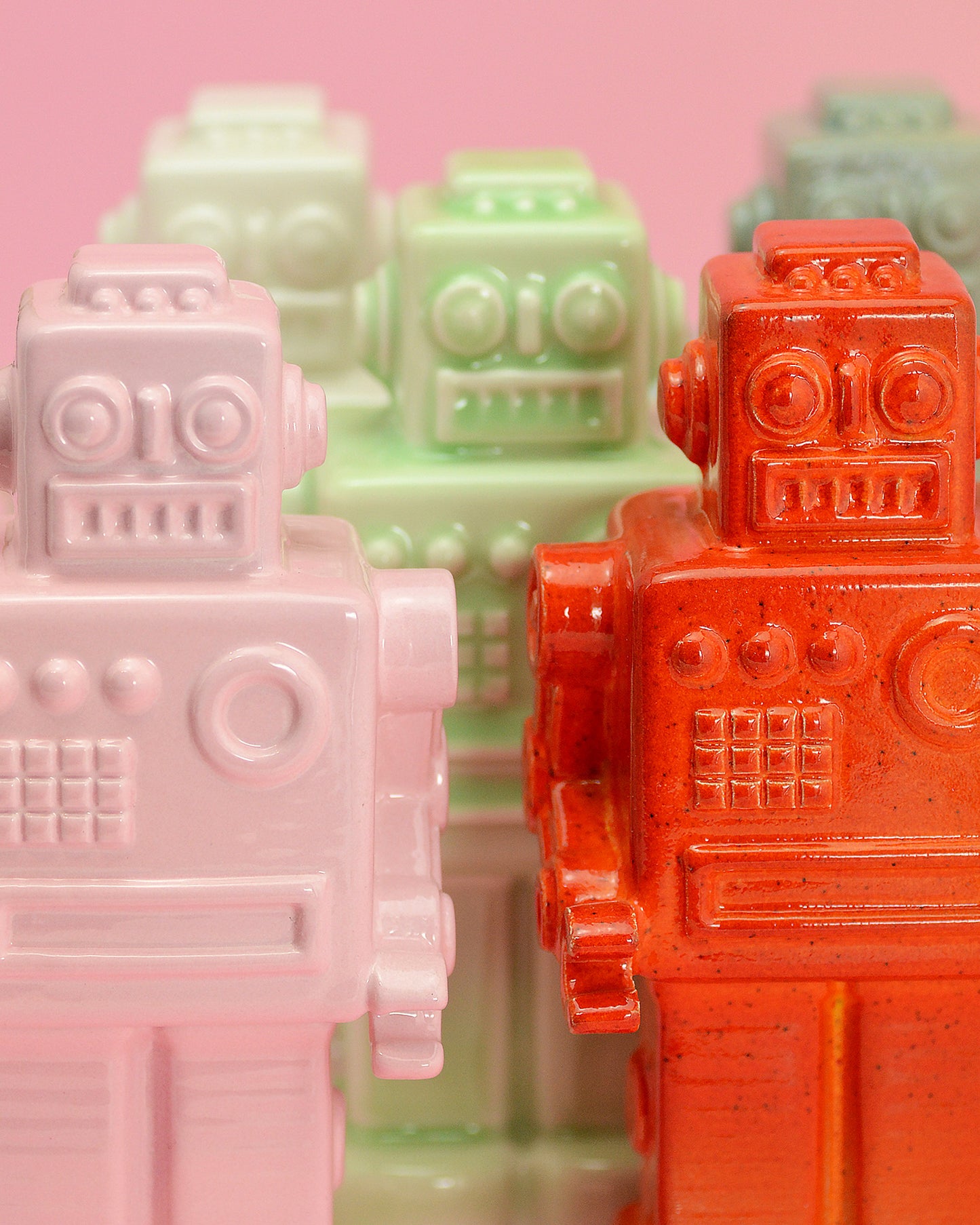 robot rosso scultura ceramica macula