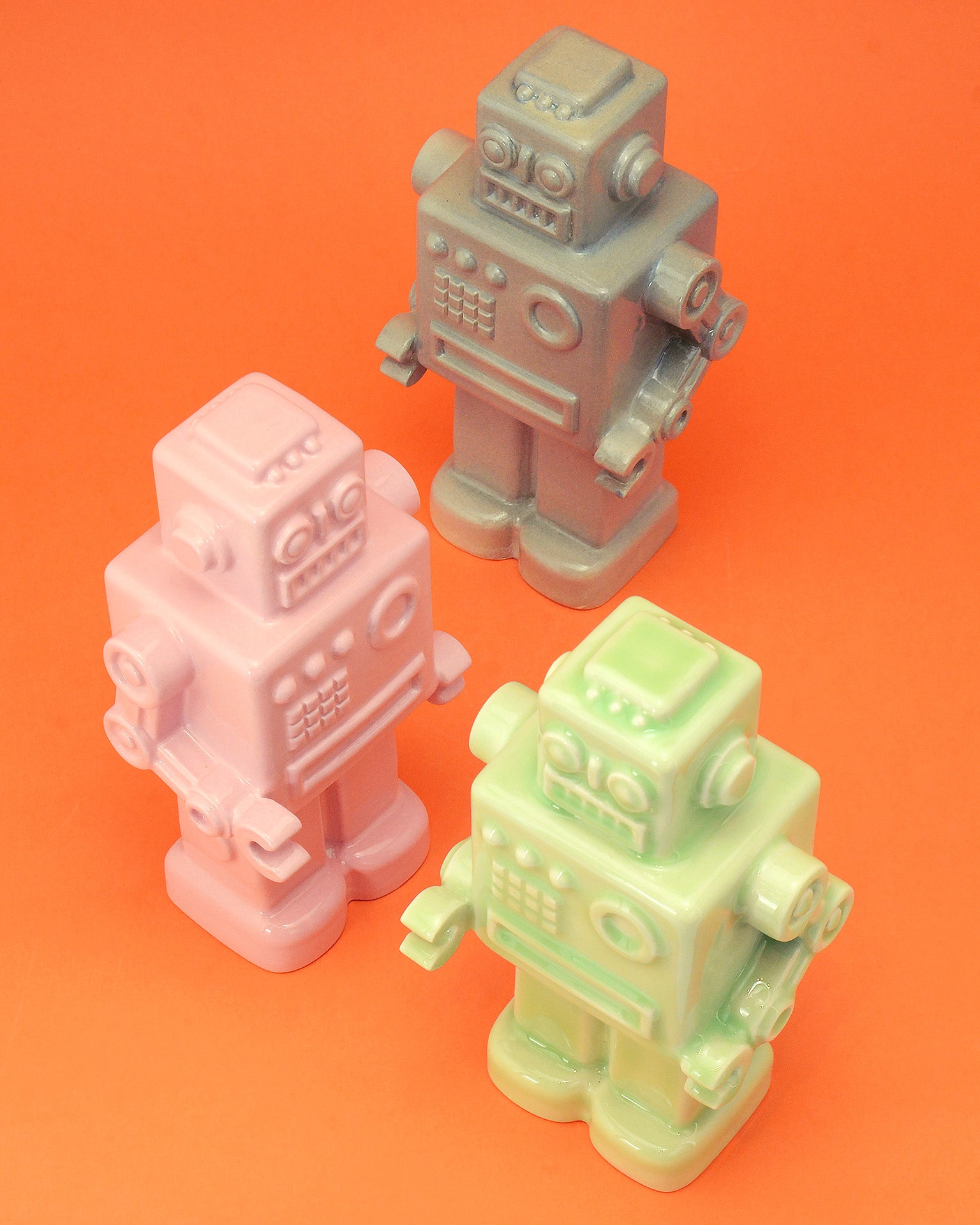 robot grigio scultura ceramica macula